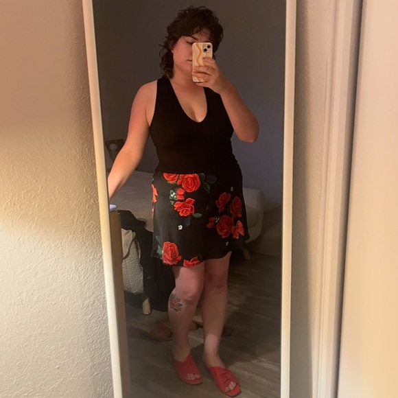 SOLD XL Lisa Says Gah mini skirt with rose and strawberry pattern - Picture 7 of 7